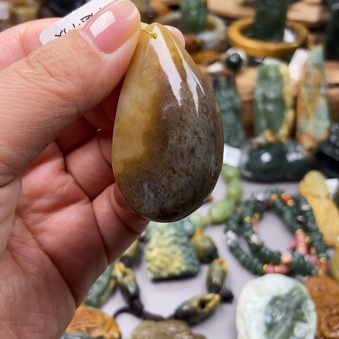 岫岩老玉（透闪石质玉）未镶嵌珠宝奇石