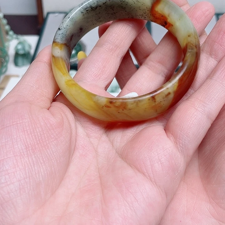 越***好蛇纹石玉未镶嵌手镯