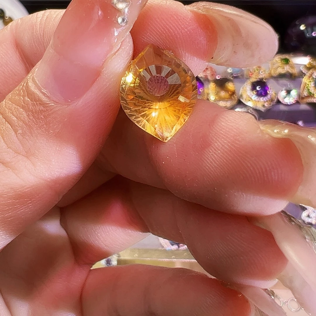 未镶嵌珠宝半成品黄晶喜**?