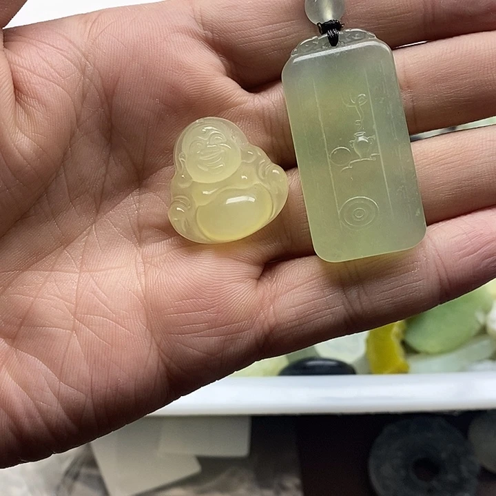 蛇纹石玉未镶嵌颈饰