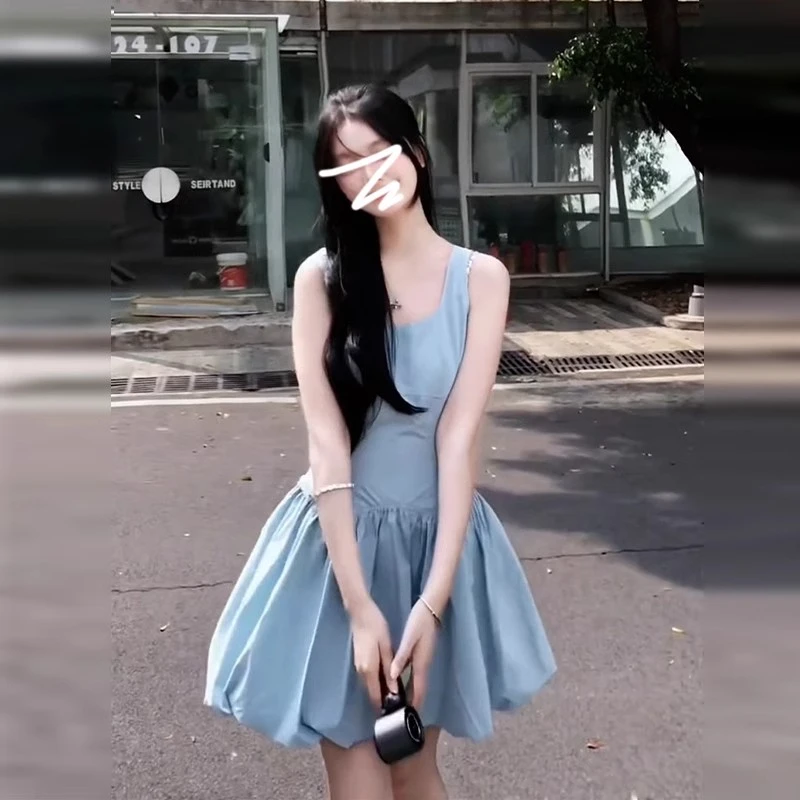 蓝色收腰a字花苞裙2025新款法式气质海边连衣裙子女夏季背心短裙