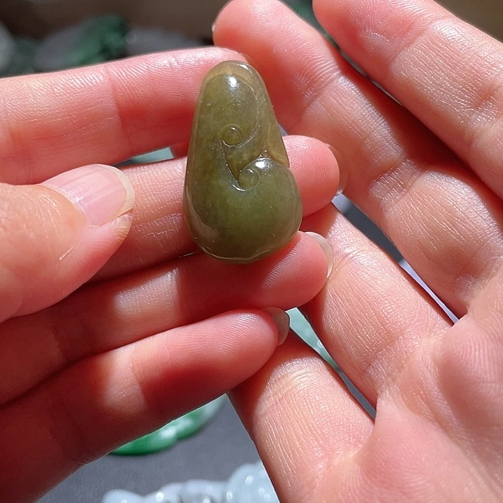翡翠未镶嵌颈饰天