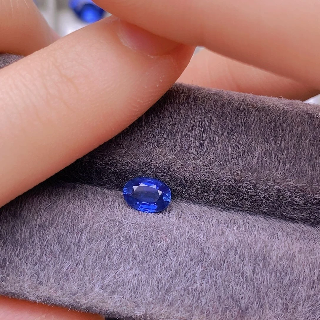 裸石蓝宝石CGRL证书皇家蓝颜色浓郁0.88ct/0343