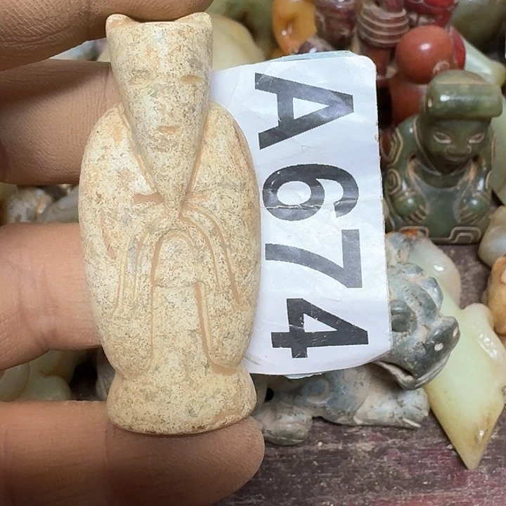 蛇纹石玉颈饰未镶嵌