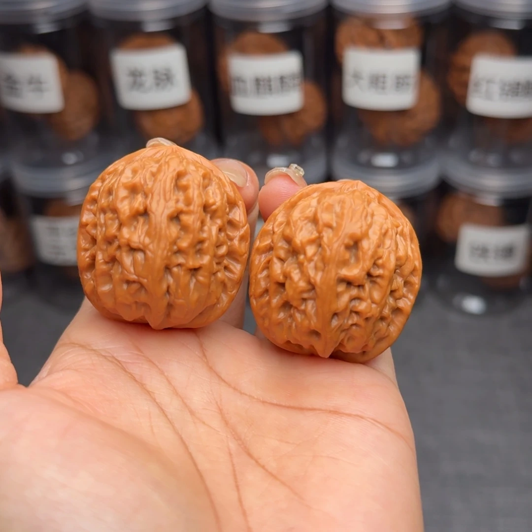 文玩核桃把件精美红锦鲤