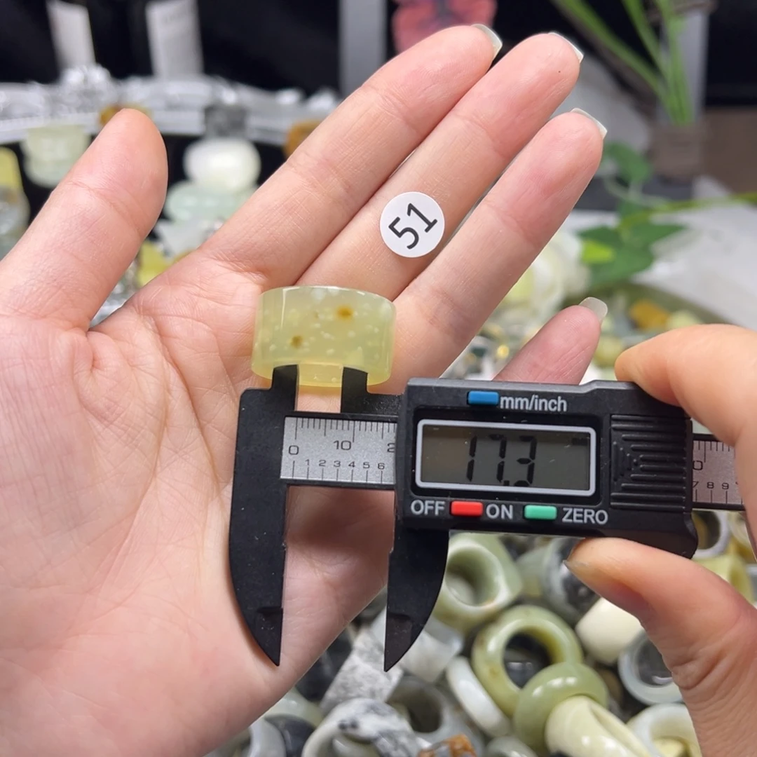 蛇纹石玉未镶嵌戒指