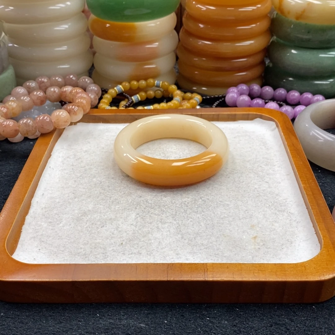 淘***猫石英质玉未镶嵌手镯