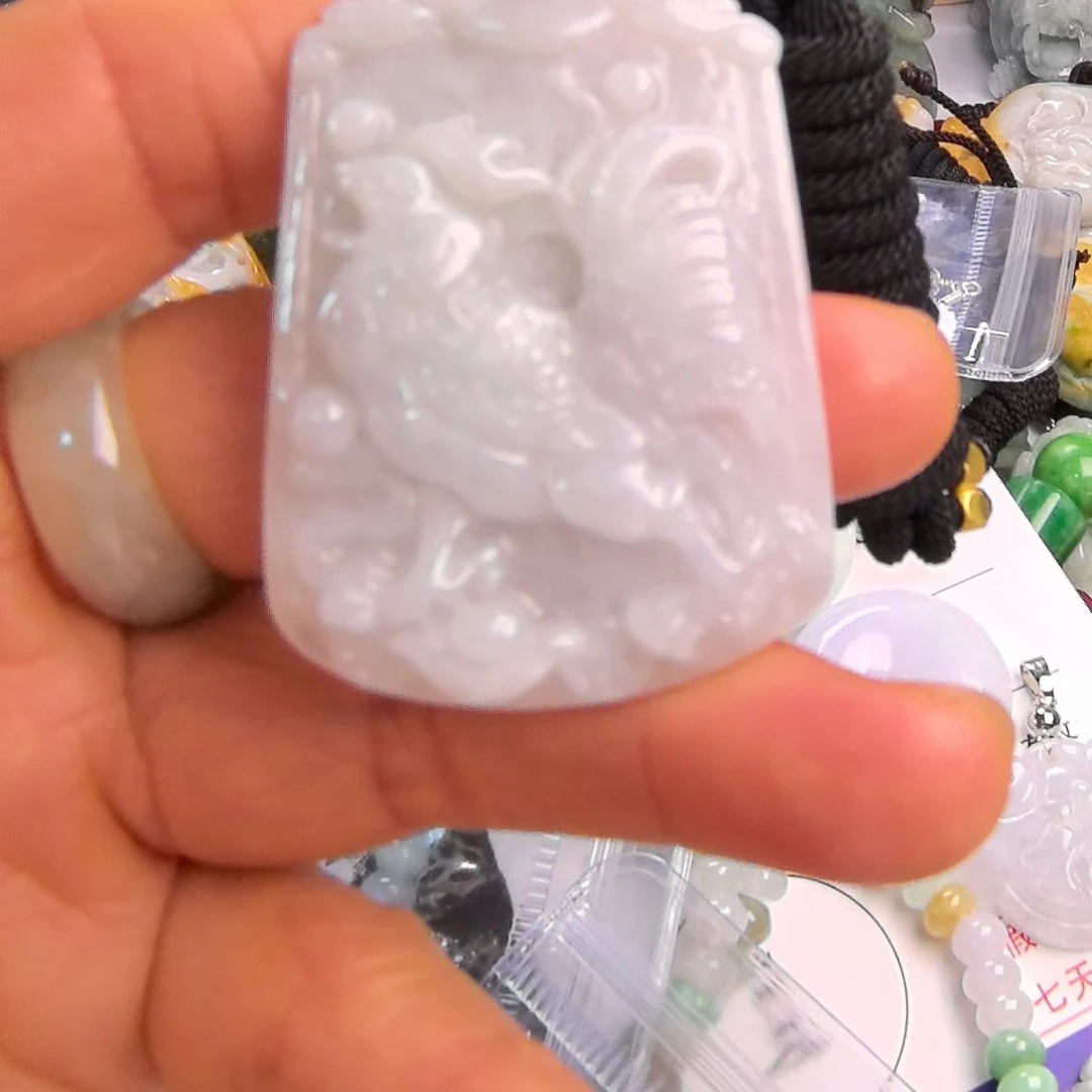 翡翠颈饰未镶嵌吊坠