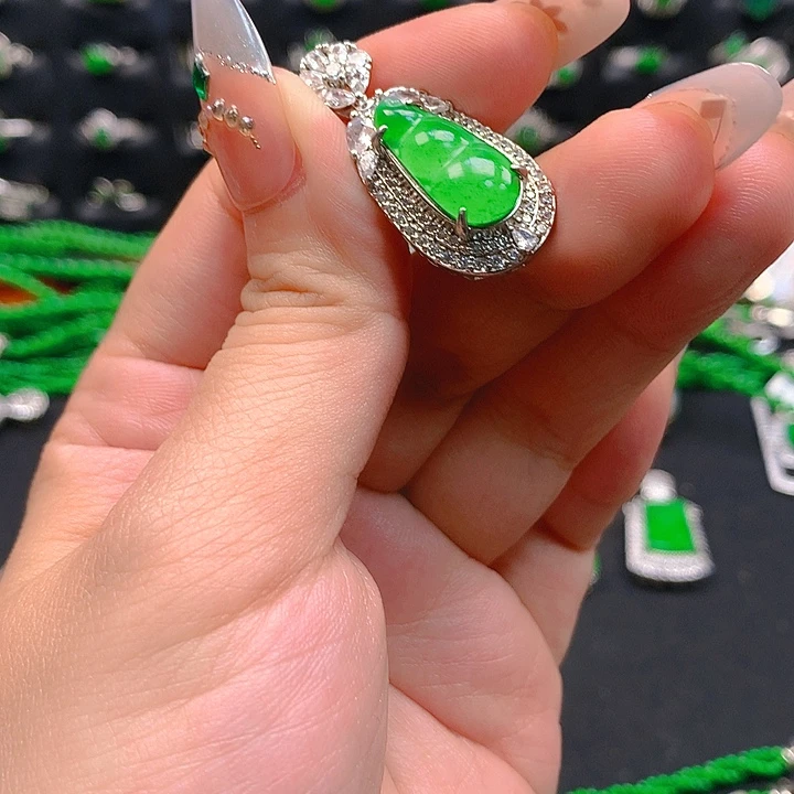 吊坠(不含链)未镶嵌翡翠