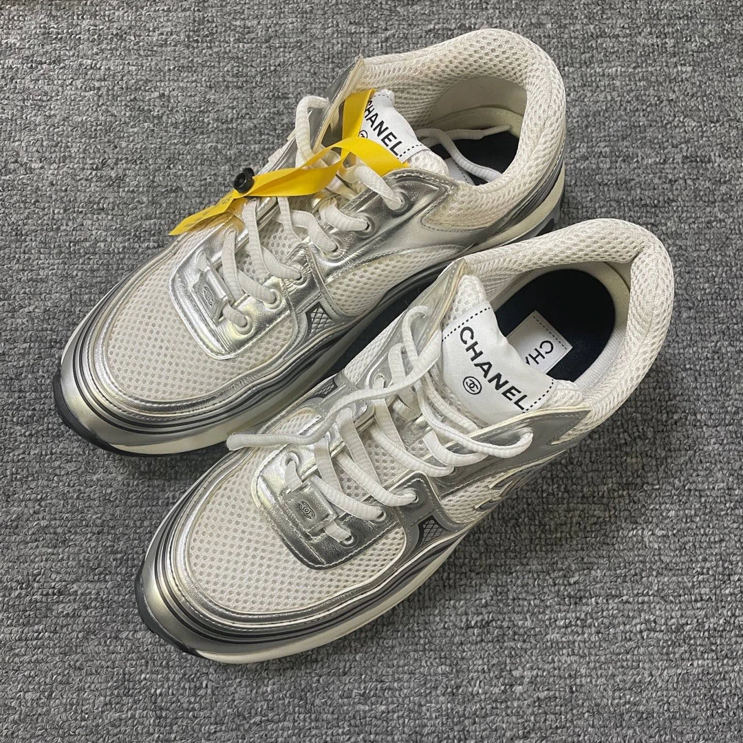 95新 Chanel/香奈儿 徽标银角大王低帮生活休闲鞋  38.5码/14745
