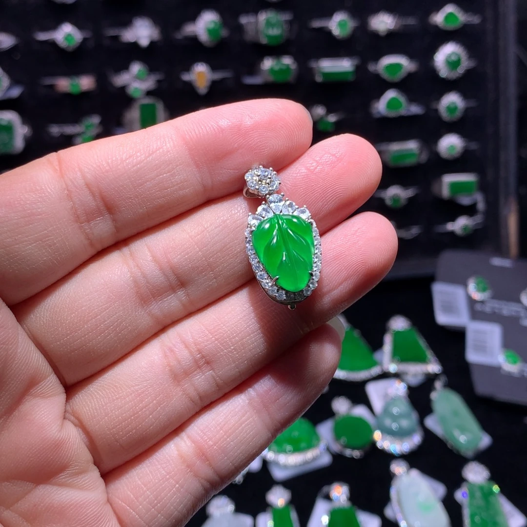 翡翠银S925镶嵌颈饰翡翠