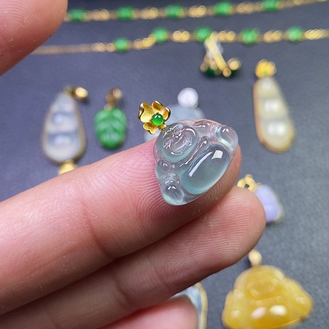 颈饰18K金镶嵌翡翠