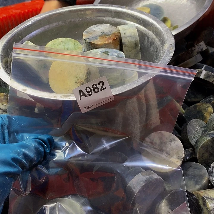 蛇纹石玉珠宝半成品未镶嵌蜉*。