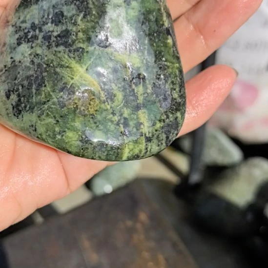 石材良**音藏玉药王石原石手把件一个