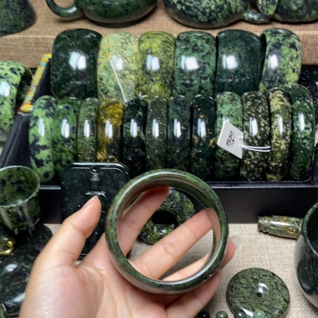 狮***王蛇纹石玉未镶嵌手镯