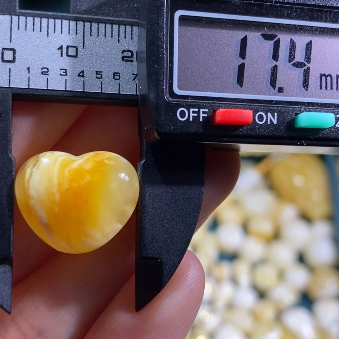 蜜蜡裸石未镶嵌配饰