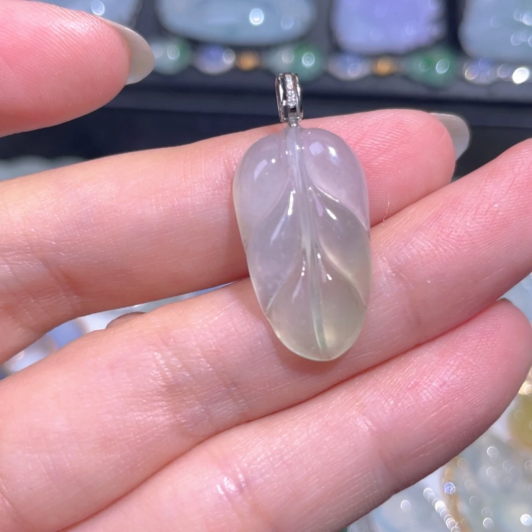 颈饰18K金镶嵌翡翠翡翠