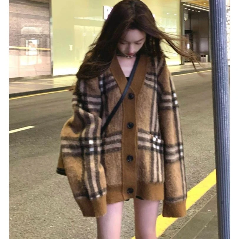 冬装新款大板型大码女装格子撞色宽松慵懒风格纹毛衣外套针织开衫