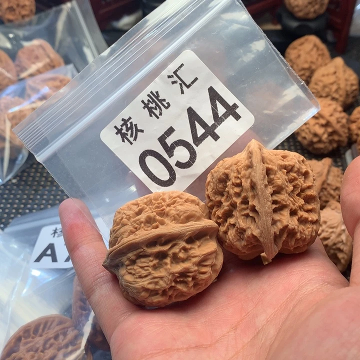 杜***克文玩核桃吊坠西北