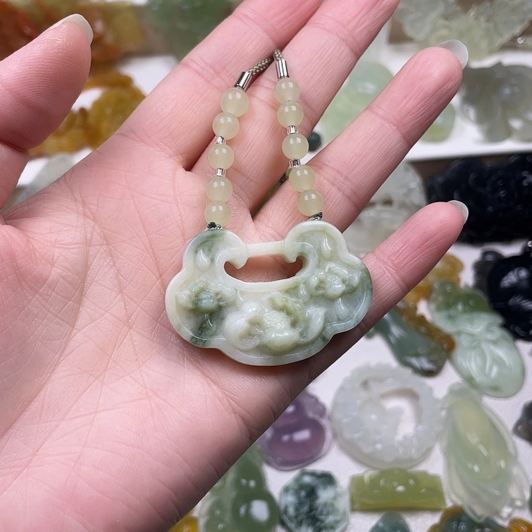 蛇纹石玉未镶嵌颈饰