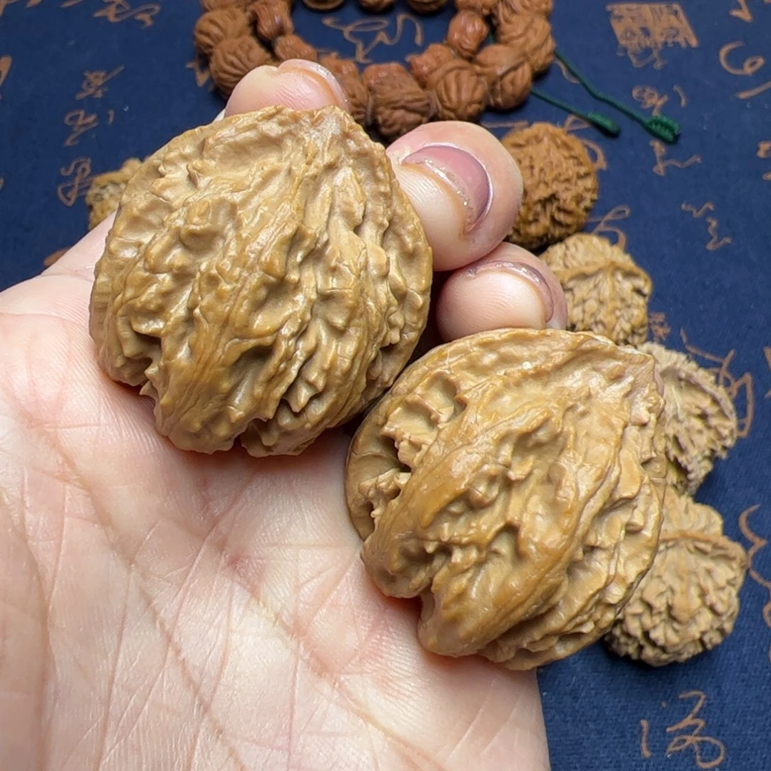 文玩核桃把件秦岭野生植物核桃