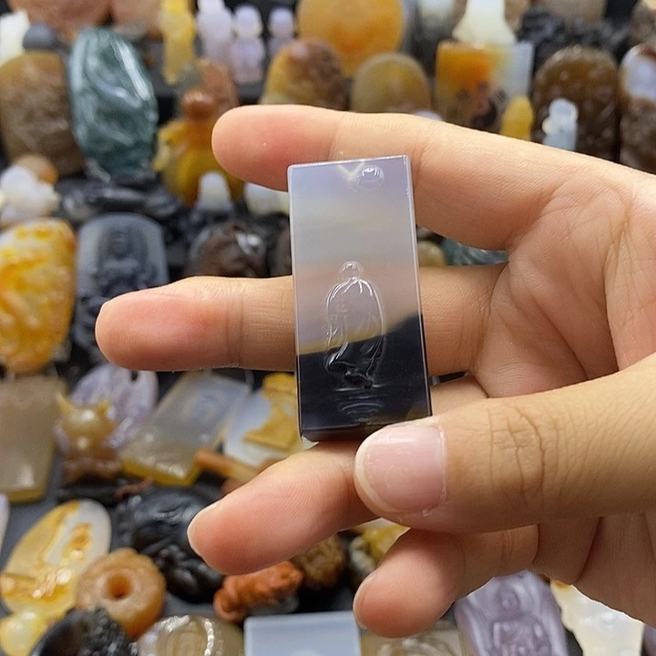 龙***康玛瑙/玉髓未镶嵌颈饰