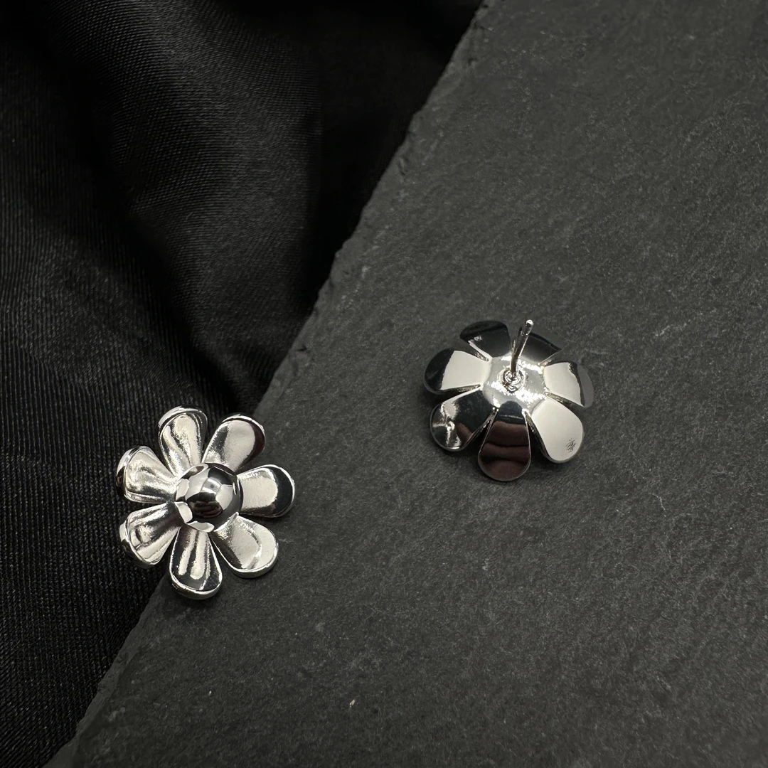 钛钢耳饰 0716 Acc-881 时尚潮流百搭小众简约银色小雏菊