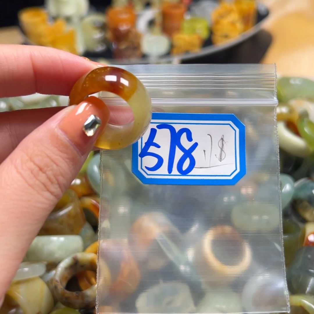 余***ǐ蛇纹石玉未镶嵌戒指