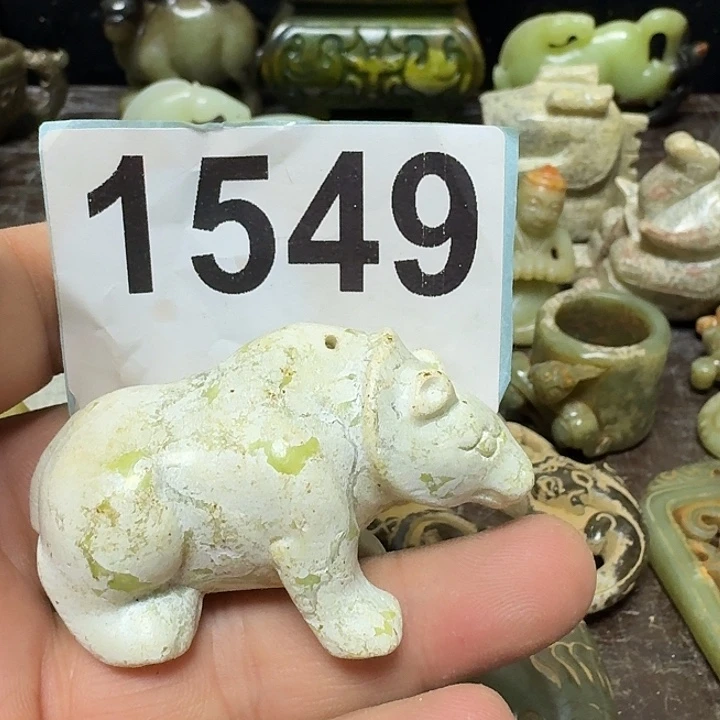 透闪石-蛇纹石玉未镶嵌颈饰