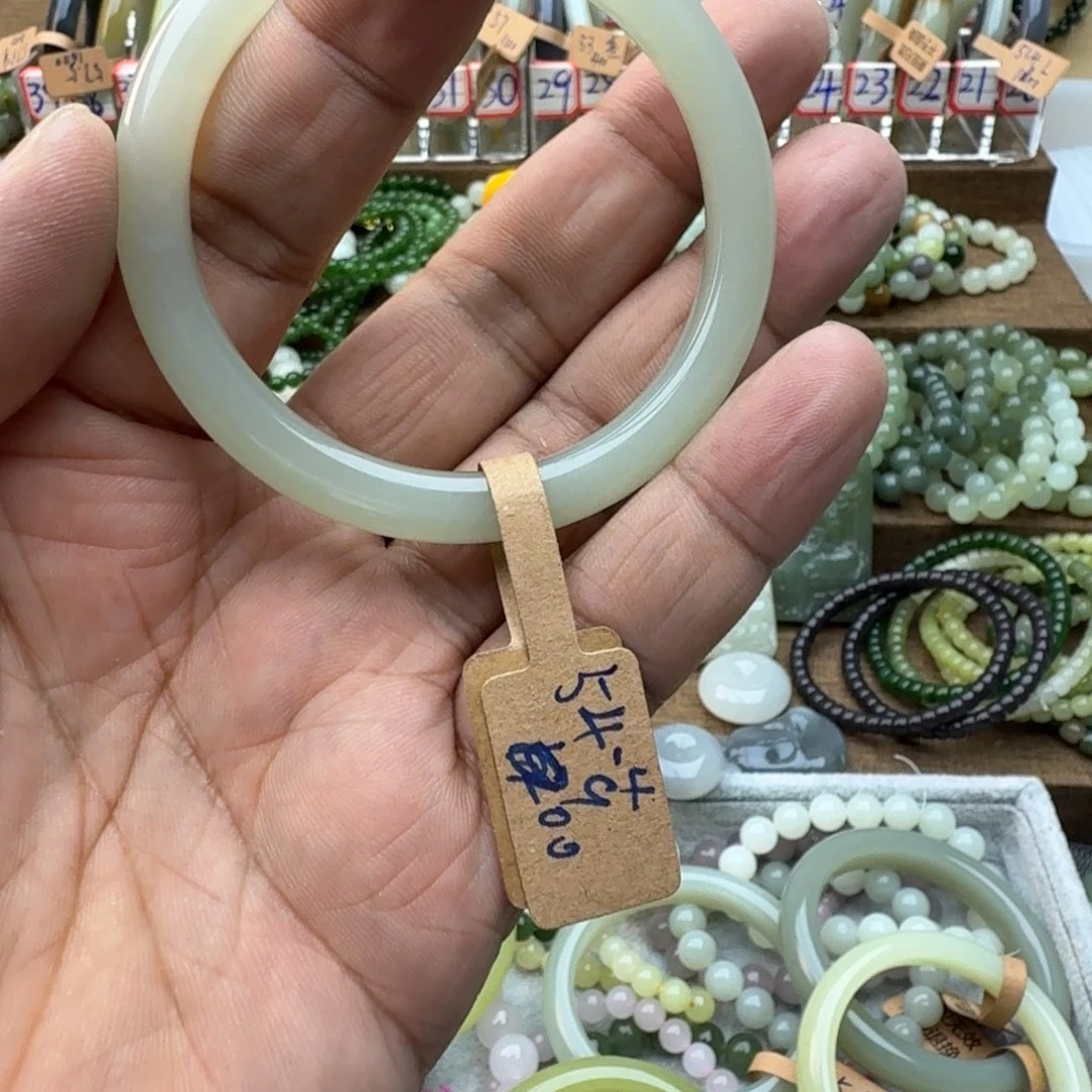 和田玉未镶嵌手镯