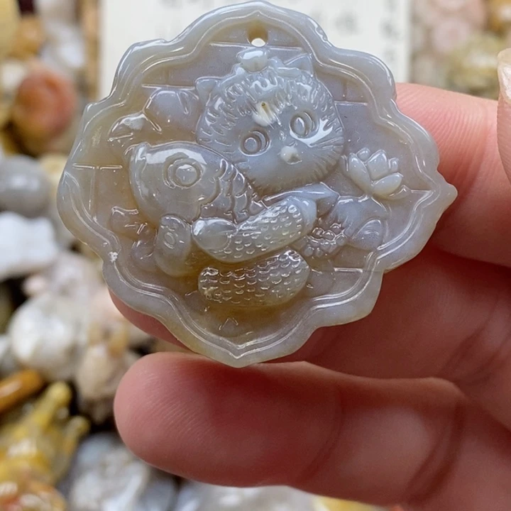 颈饰未镶嵌硅化珊瑚（珊瑚玉）有瑕