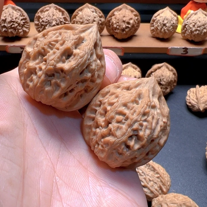 用***5文玩核桃吊坠金三角