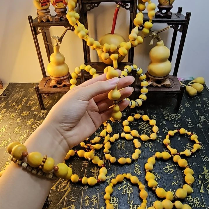 ④****大叶紫檀（黑酸枝木类）