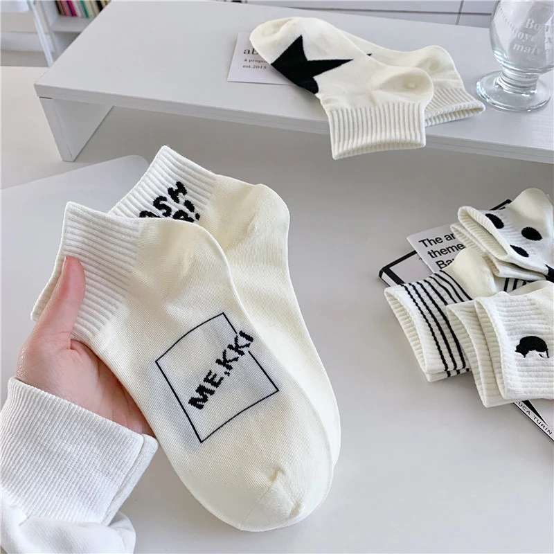 【随心猫】春夏女士刺绣短袜韩系简约百搭薄款棉袜ins风可爱短袜
