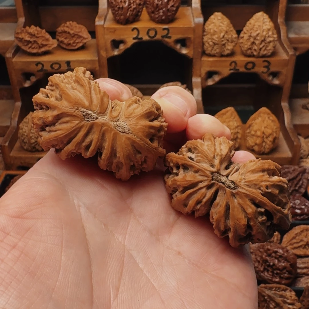 是***我文玩核桃吊坠DMT精