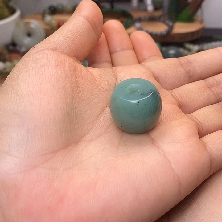 黑****和田玉未镶嵌颈饰