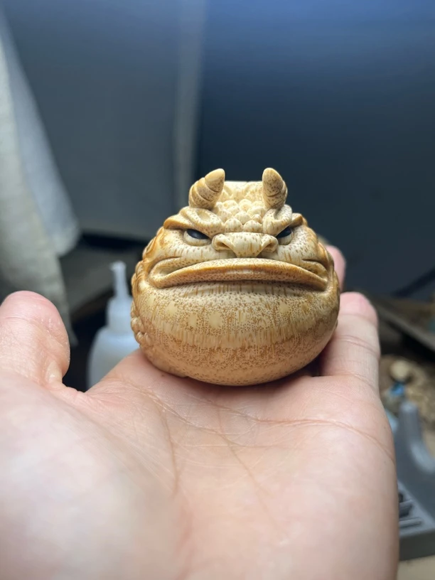 竹根雕金蟾《牛魔王》杨智成作