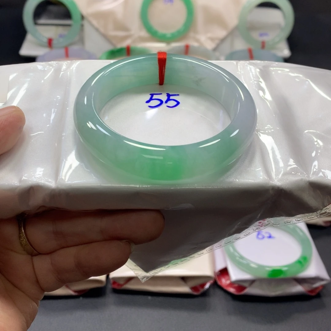 翡翠未镶嵌手镯55圈口