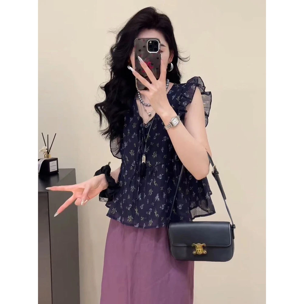 法式复古V领碎花小飞袖衬衫女2025夏季新款高级感别致娃娃衫上衣