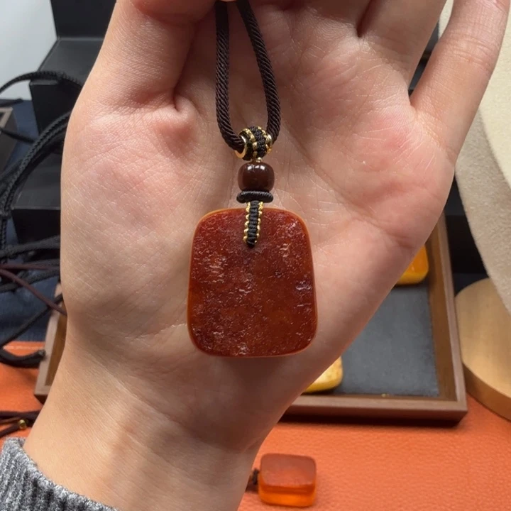 蜜蜡未镶嵌吊坠(赠链)