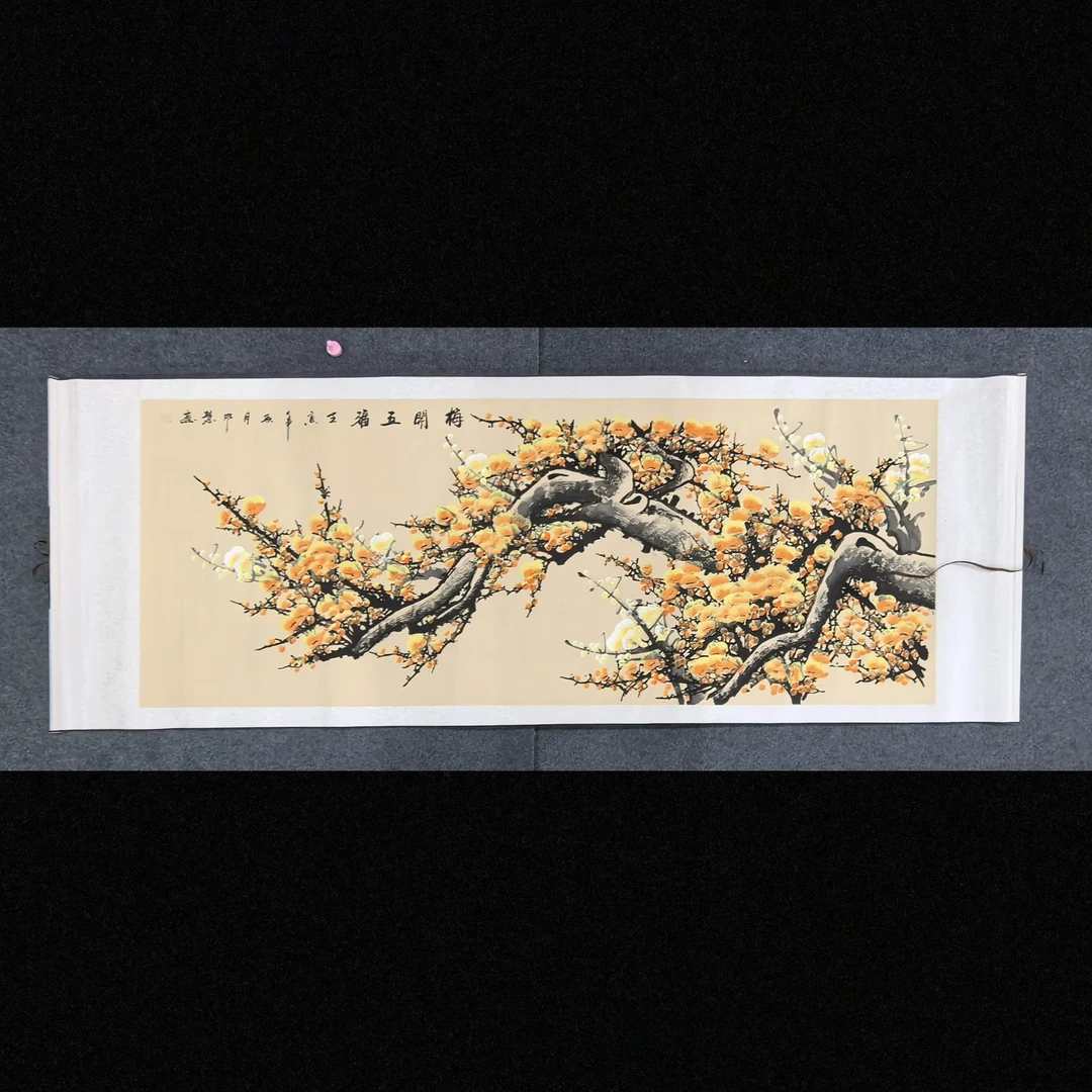 《梅开五福》尺寸200*80cm左右，这个是卷轴，收到直接悬挂