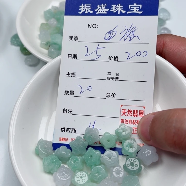 旅***妞翡翠未镶嵌手链Wwwwwwwww