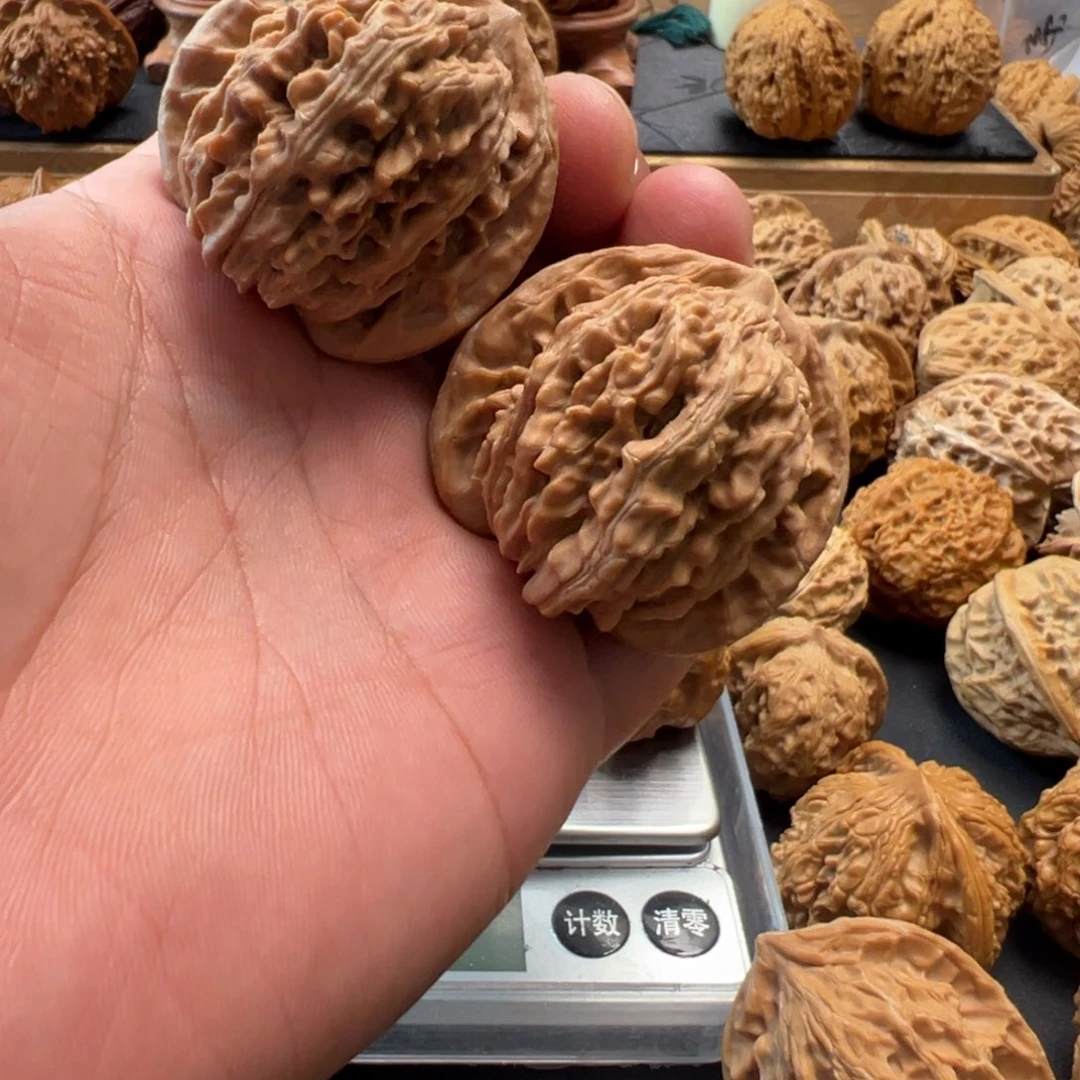 把件猴头核桃文玩核桃，四座楼