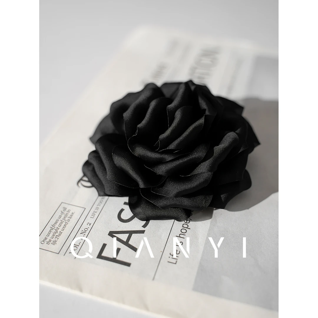 非金属布艺胸针  高端轻奢修身百搭时尚经典设计师款胸花女