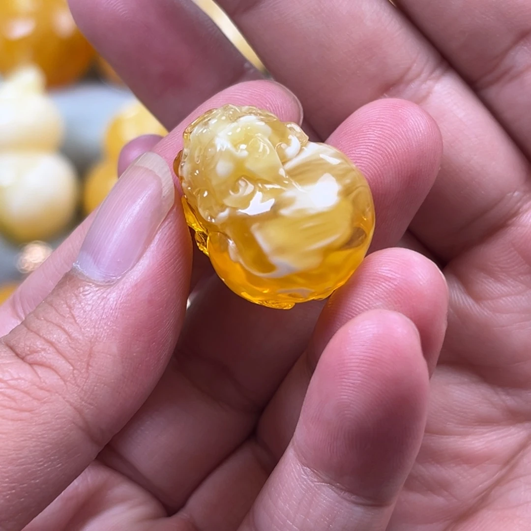 蜜蜡未镶嵌珠宝奇石