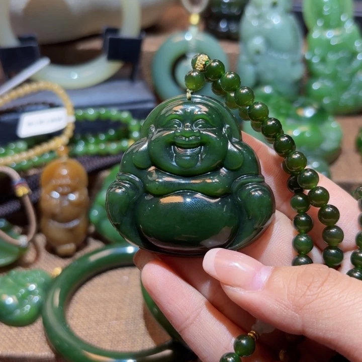 颈饰未镶嵌和田玉（碧玉）