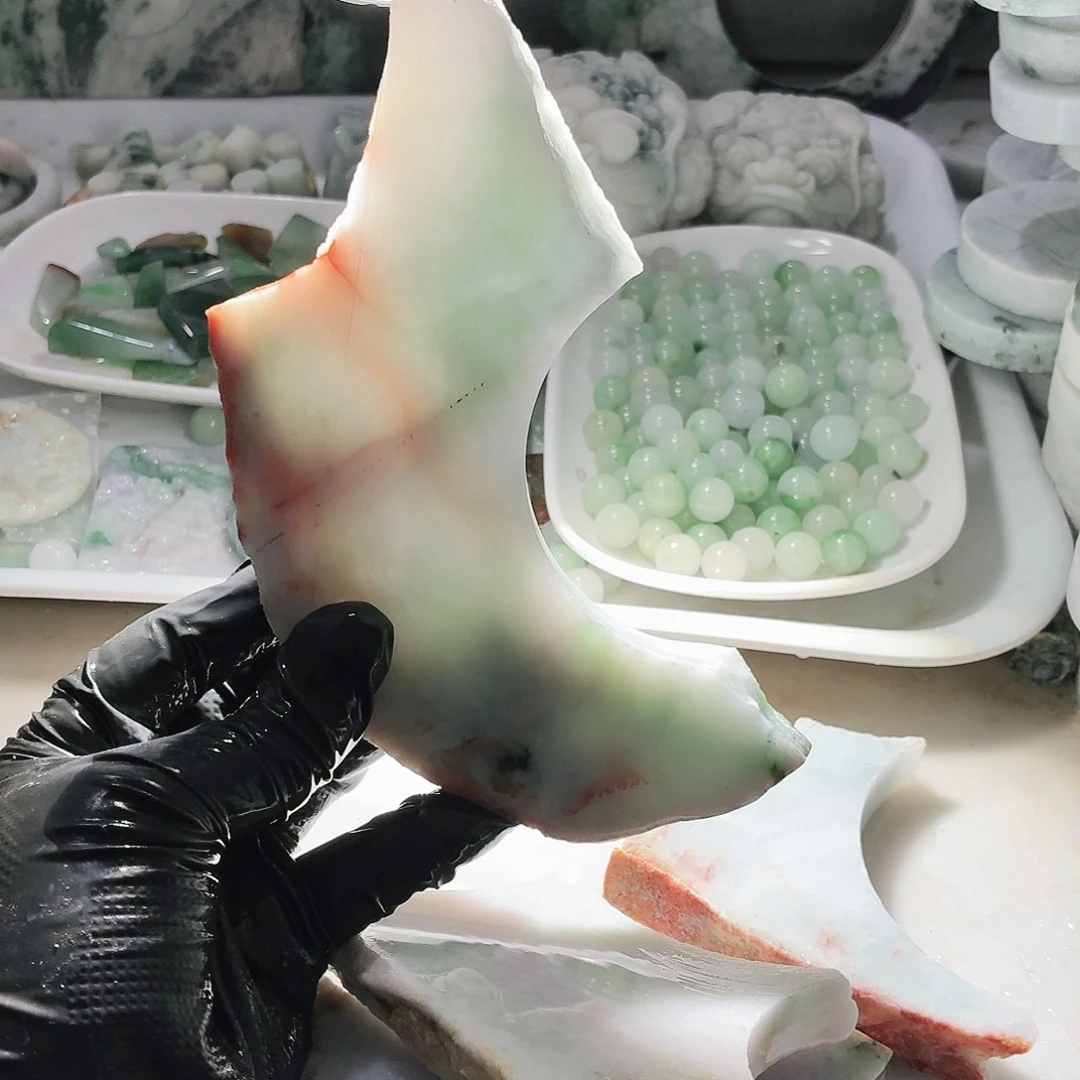 翡翠未镶嵌颈饰边角料