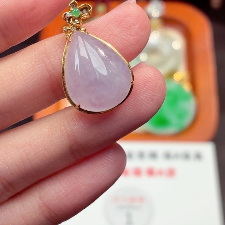 翡翠18K金镶嵌颈饰