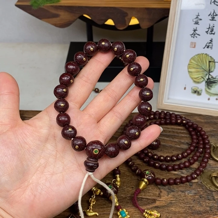 凤眼菩提吊坠12 带钉 手持