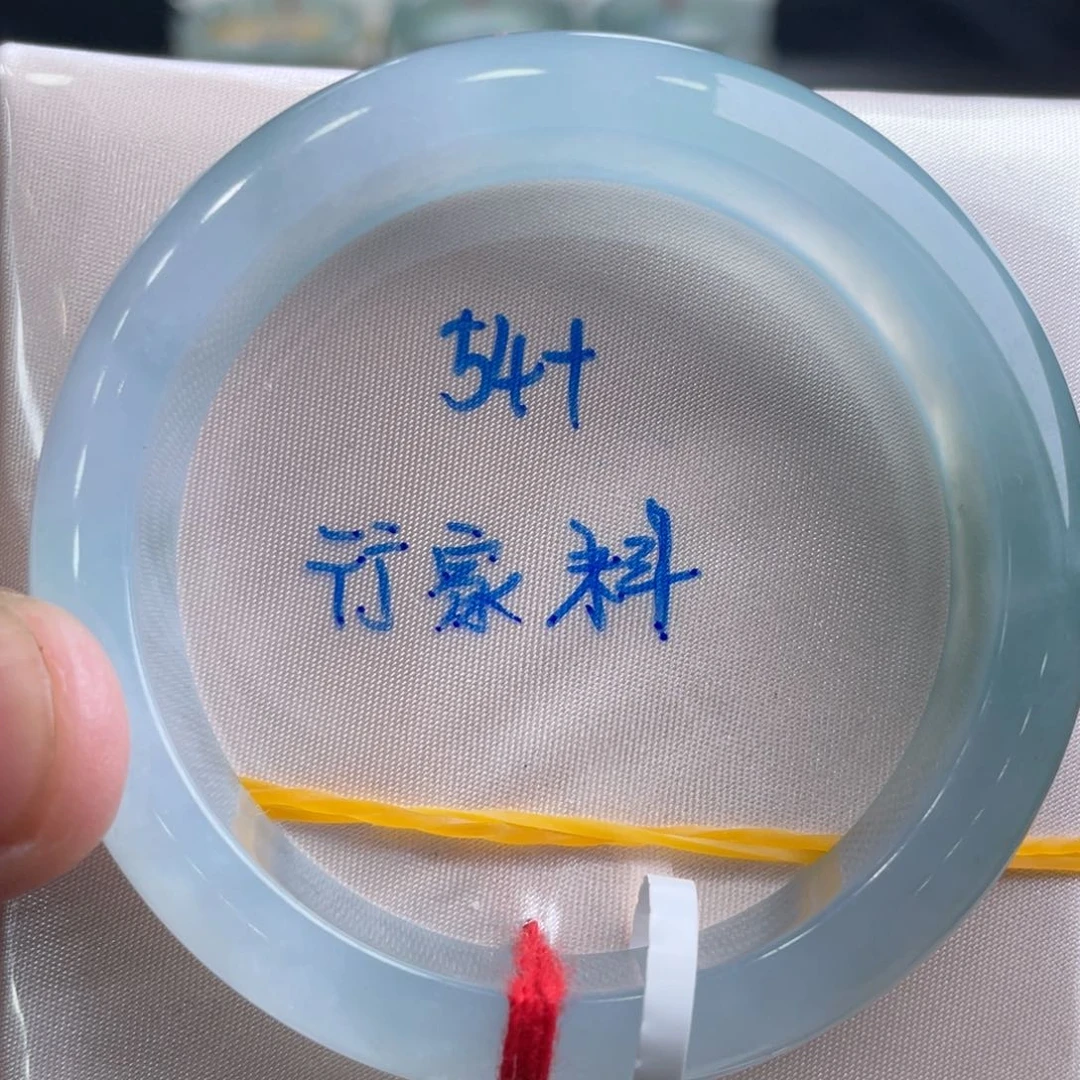 翡翠手镯未镶嵌翡翠手镯